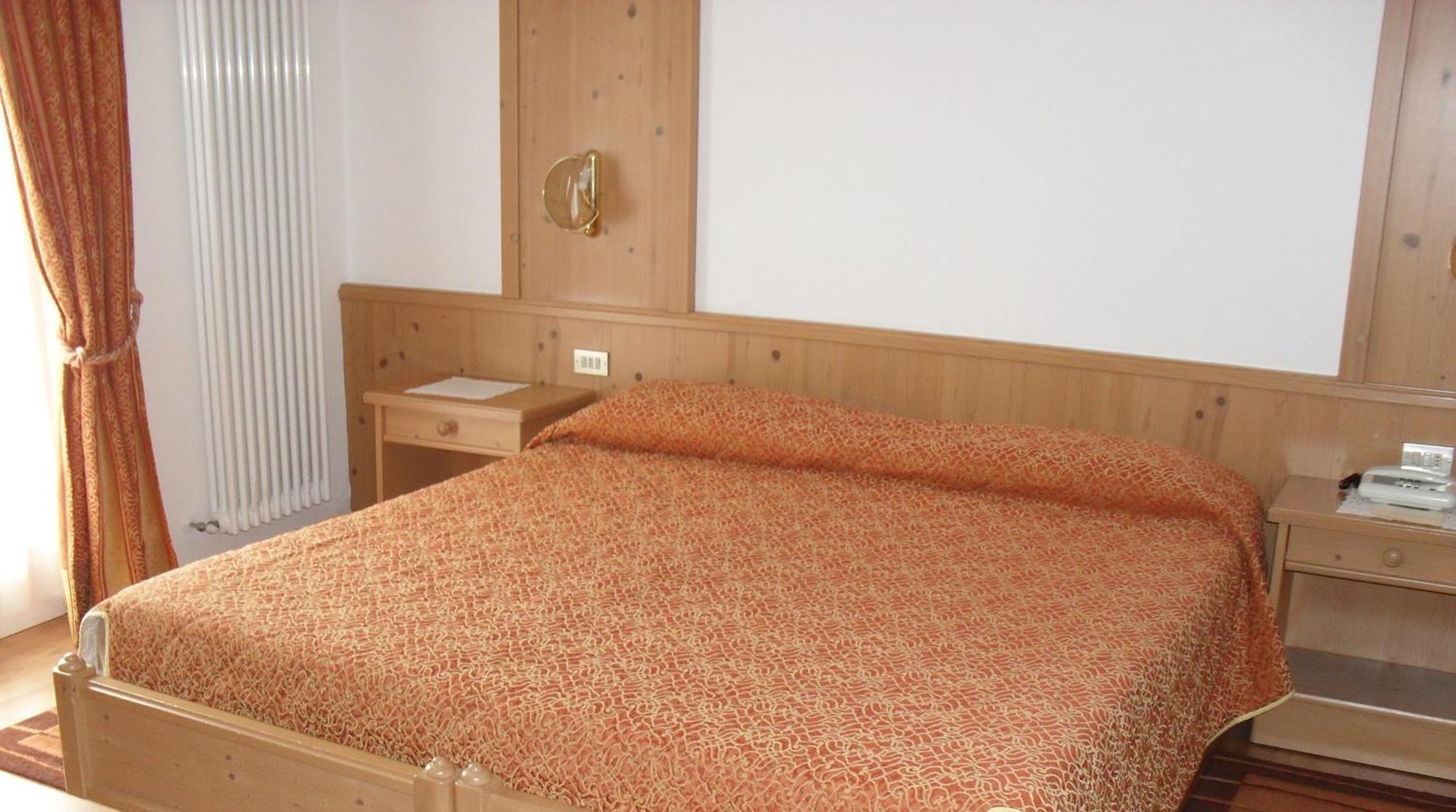 Hotel Cristallo Sankt Martin am Sismunthbach Zimmer foto